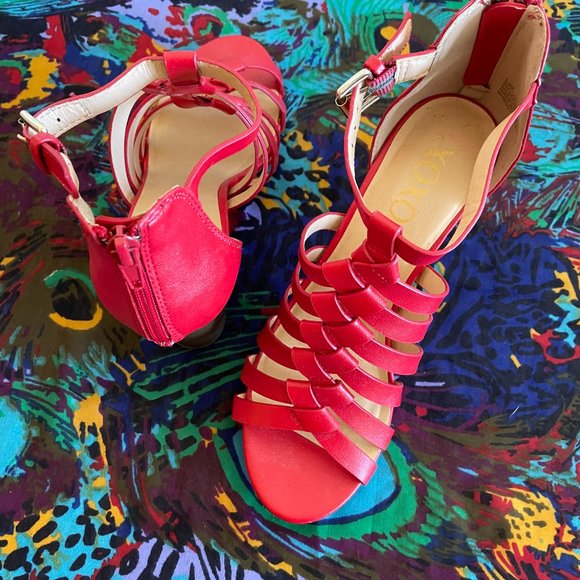 New! XOXO Sandals - Picture 2 of 3